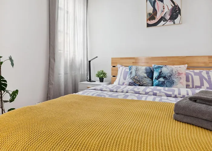 Prime Manhattan Location Family Friendly 2Br