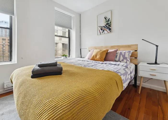 Prime Manhattan Location Family Friendly 2Br